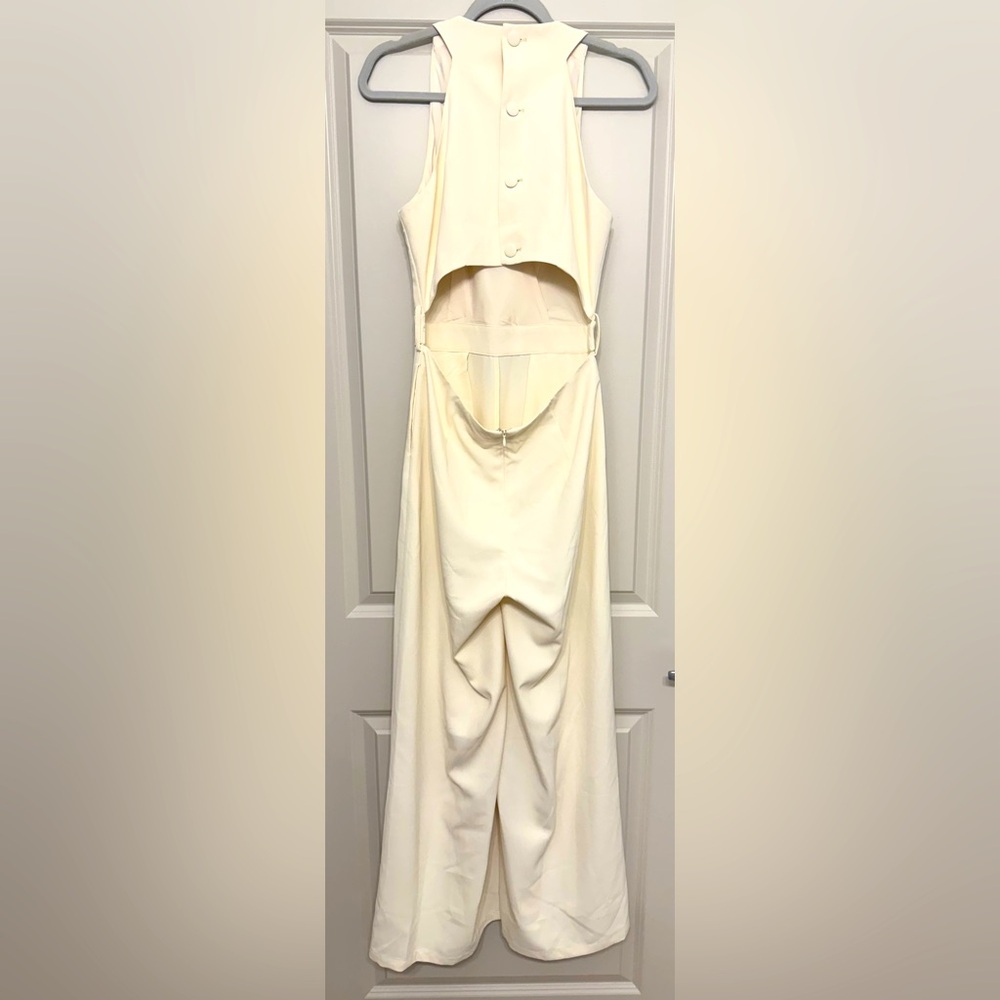NWT Commense Off-White Halter Jumpsuit - Belted
V-Neck - Size M - Picture 7 of 13